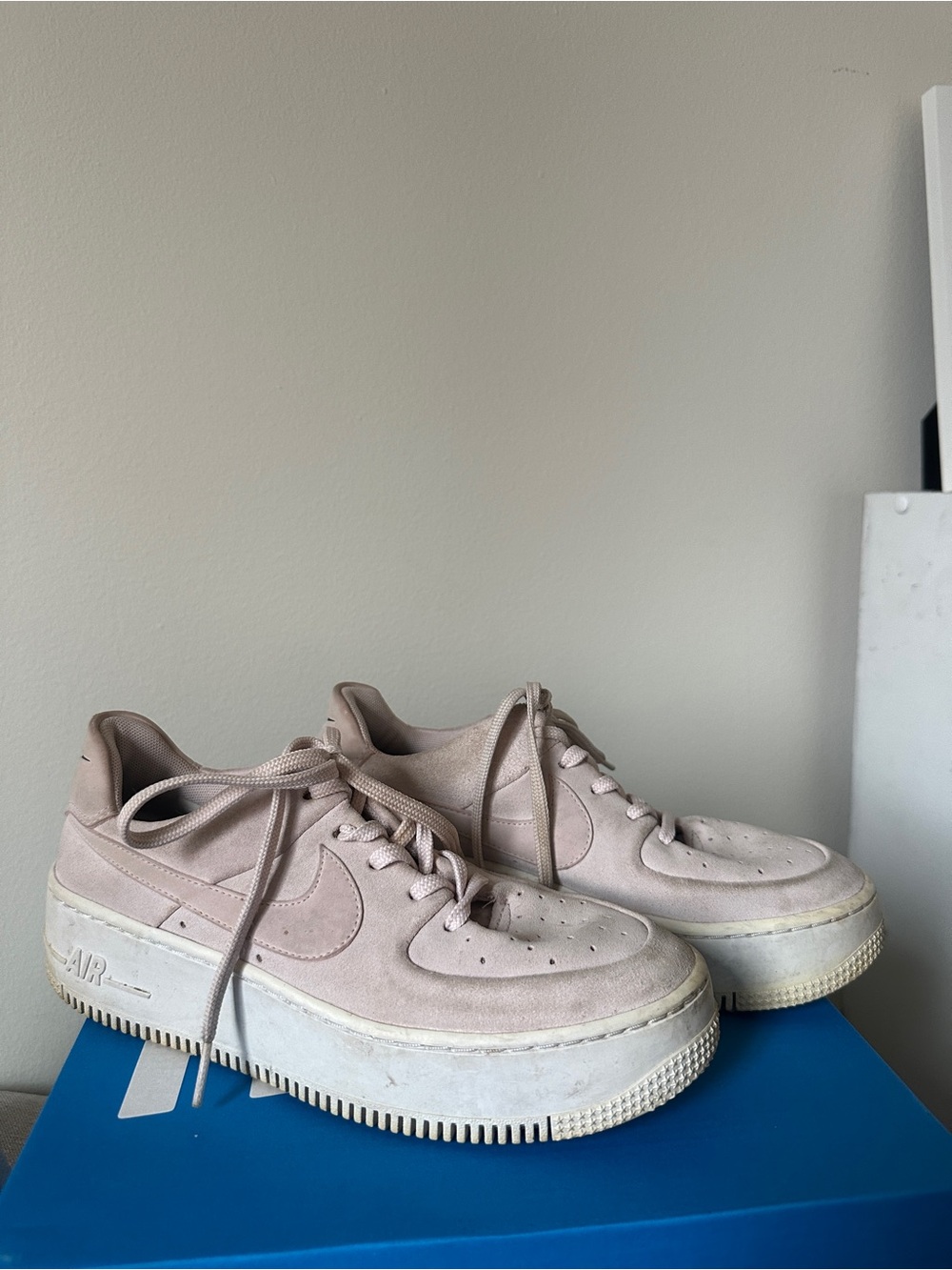 Women’s Low-Top Suede Platform Sneakers in Light Pink